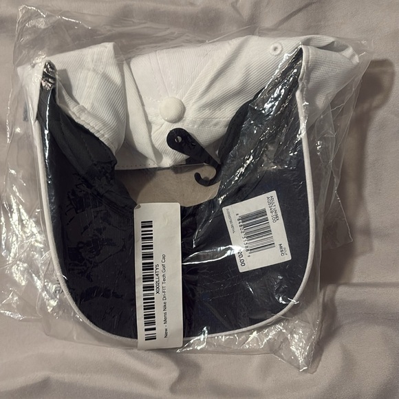 New in bag, Nike hat - Picture 4 of 5
